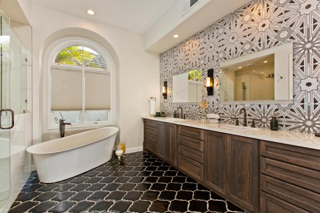 25 Extraordinary Master Bathroom Designs