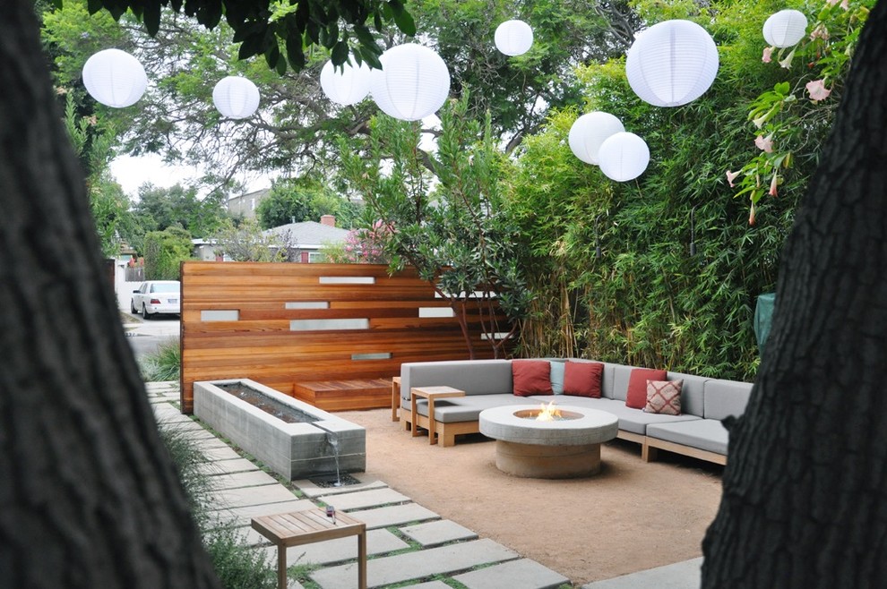 Contemporary Garden patio dwellingdecor