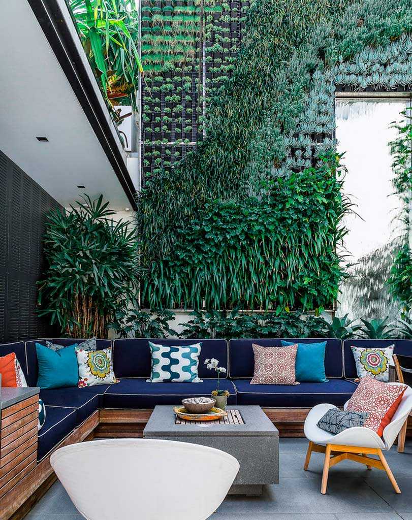 Modern Vertical Garden Patio design Dwellingdecor