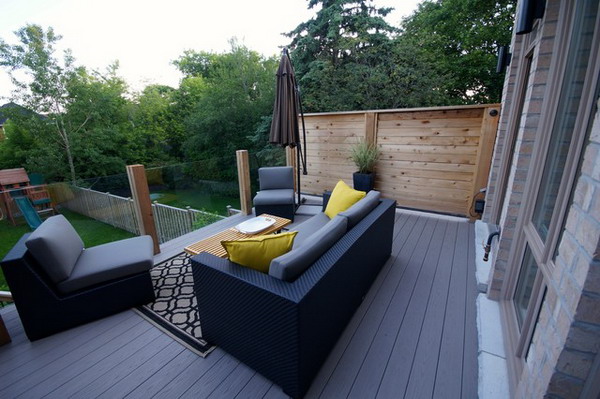 Modern-Deck-With-Amazing-Wicker-Sofa-Set