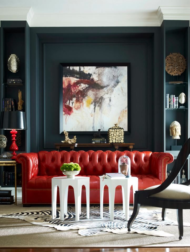 bold and dramatic with red, black and white in this living room