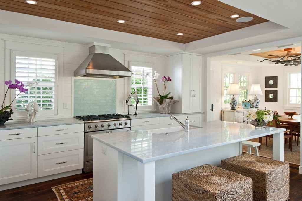 Tropical Kitchen with Flat panel cabinets