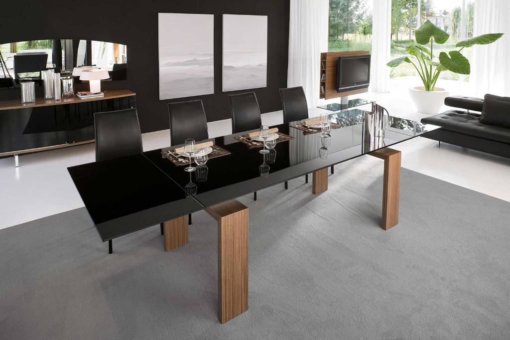 Luxury Modern Dining Room Design With Black Tables