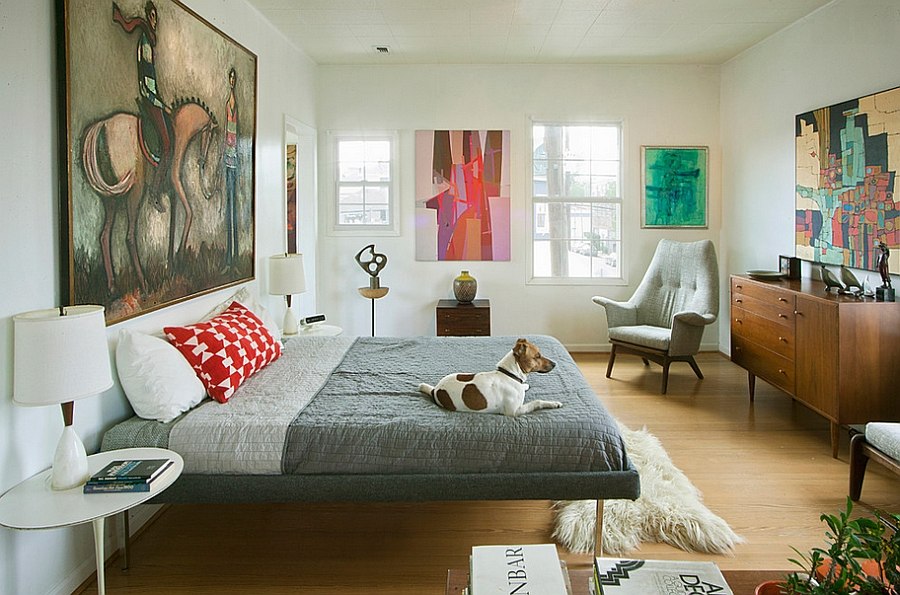 Abstract-art-gives-the-midcentury-bedroom-a-modern-flavor