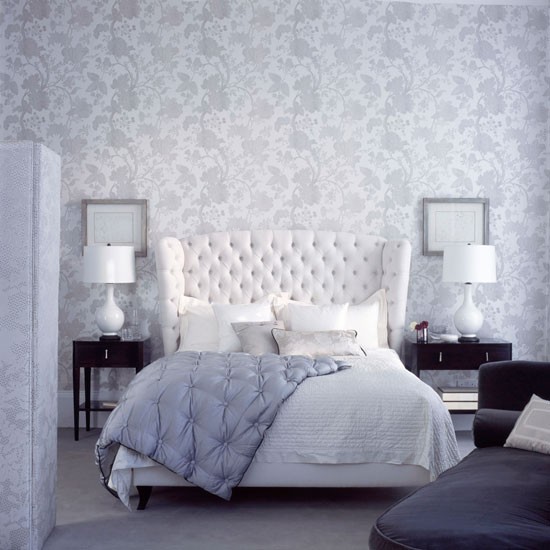 Grey & White Floral Wallpaper
