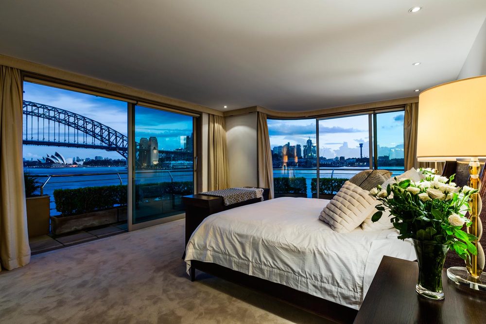 awesome-bedroom-with-a-view-16
