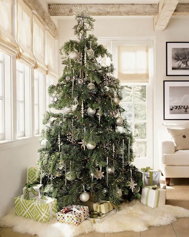 Christmas Tree With Snowflake Effect And Silver Decorations