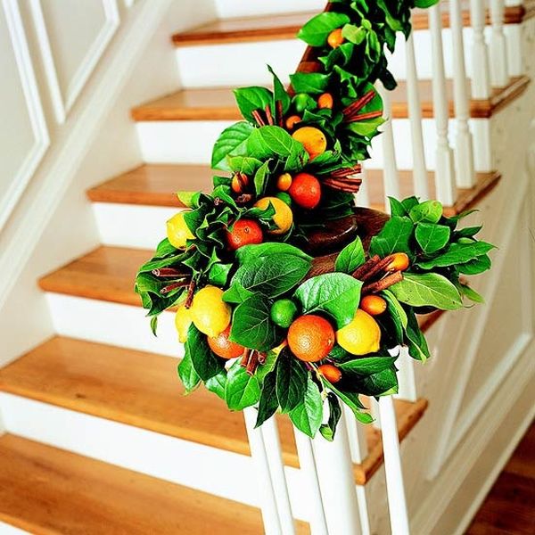 christmas-staircase-decorating-13