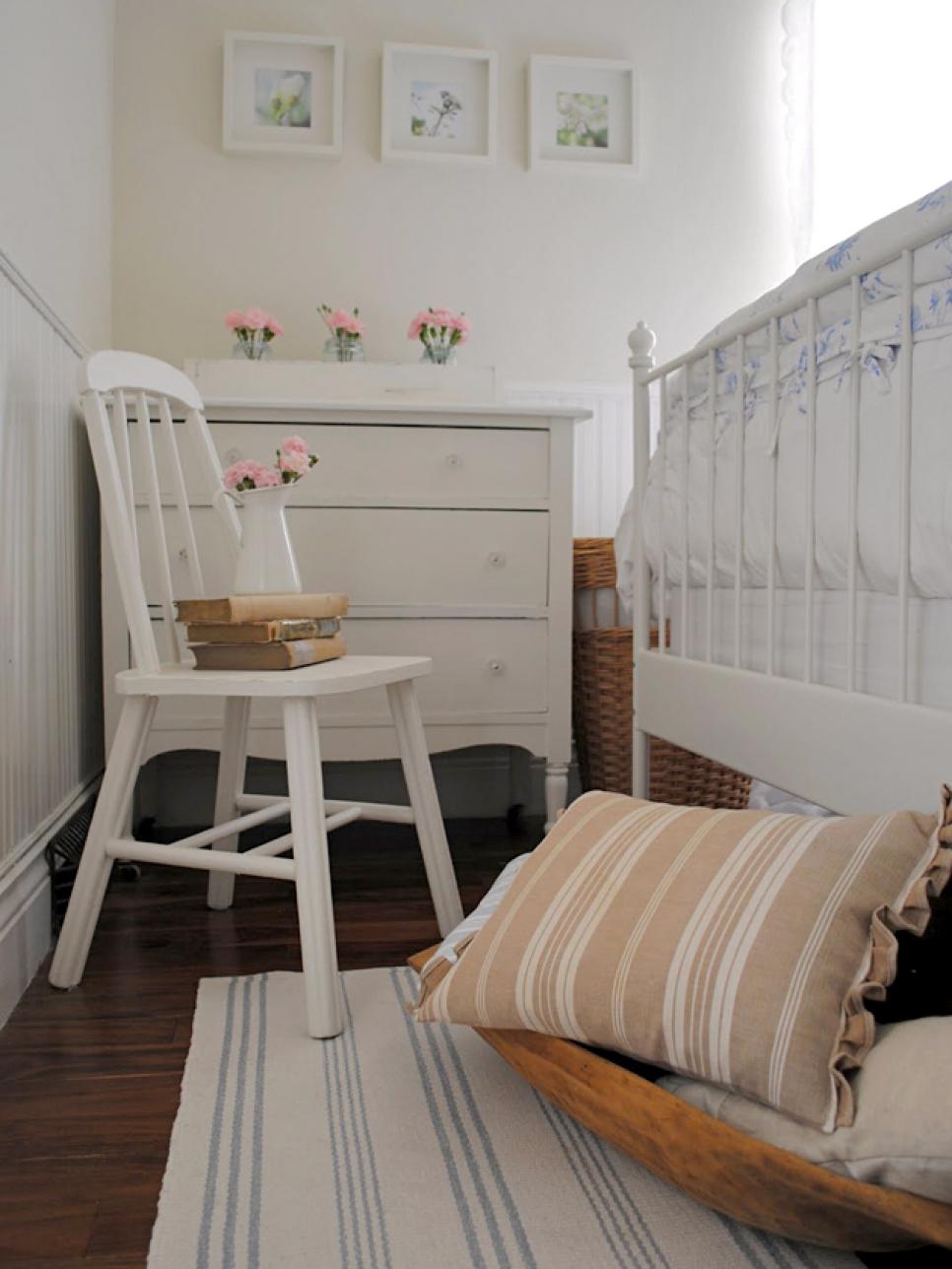 How To Decorate A Tiny Bedroom