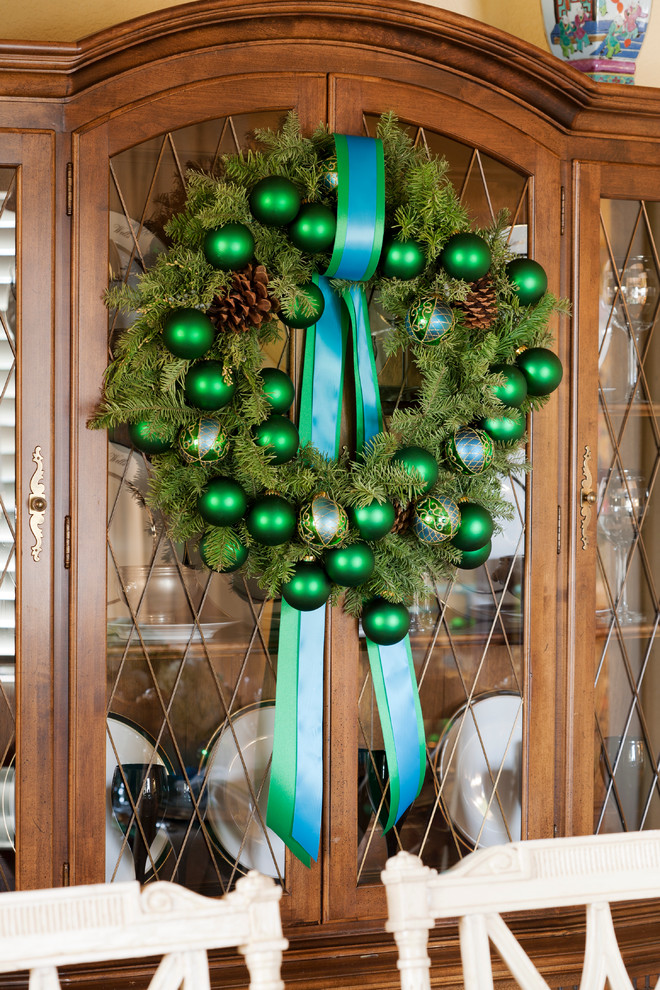Green Showcase Wreath Decor