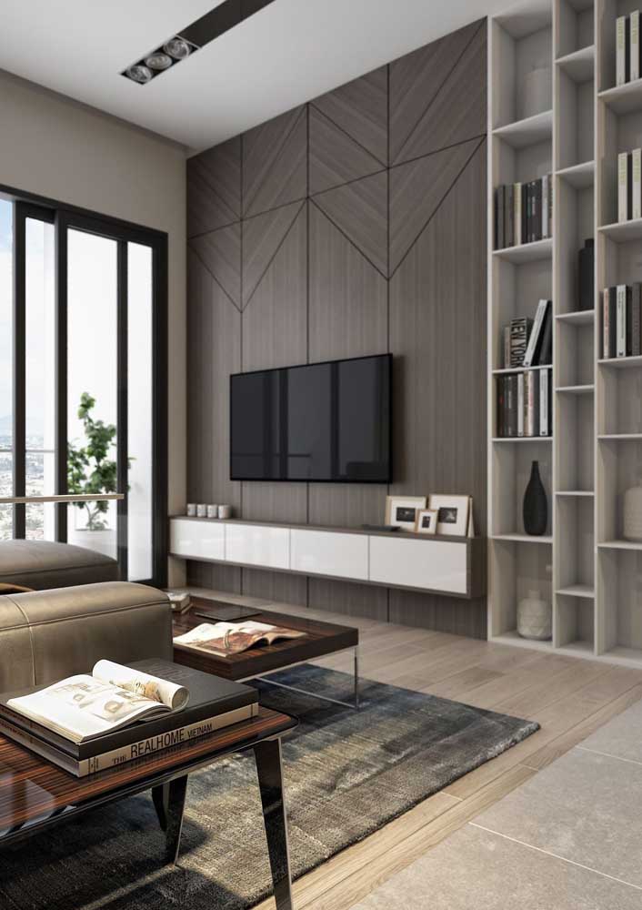 17. Dark wood brings sophistication to the living room panel.