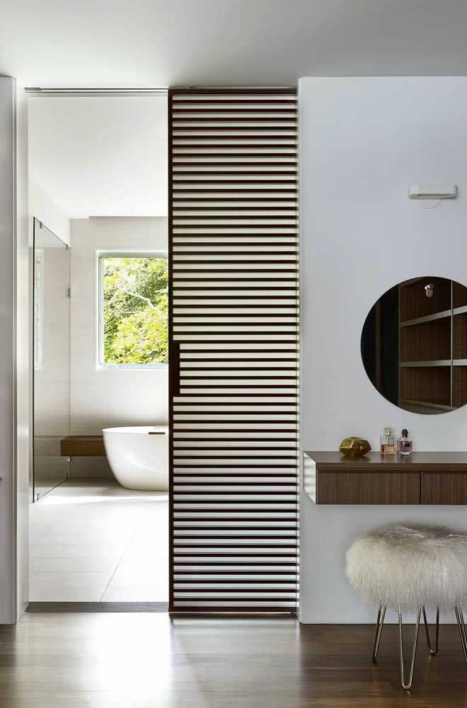 25 - And what do you think of this model of sliding door embedded with vertical stripes?