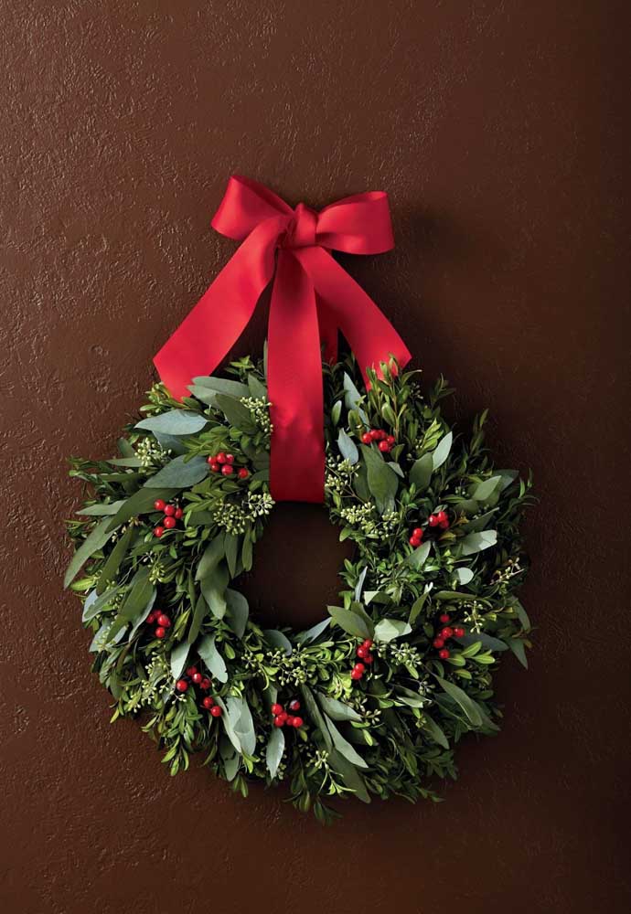 42. Small dots of red to make the wreath look like Christmas.