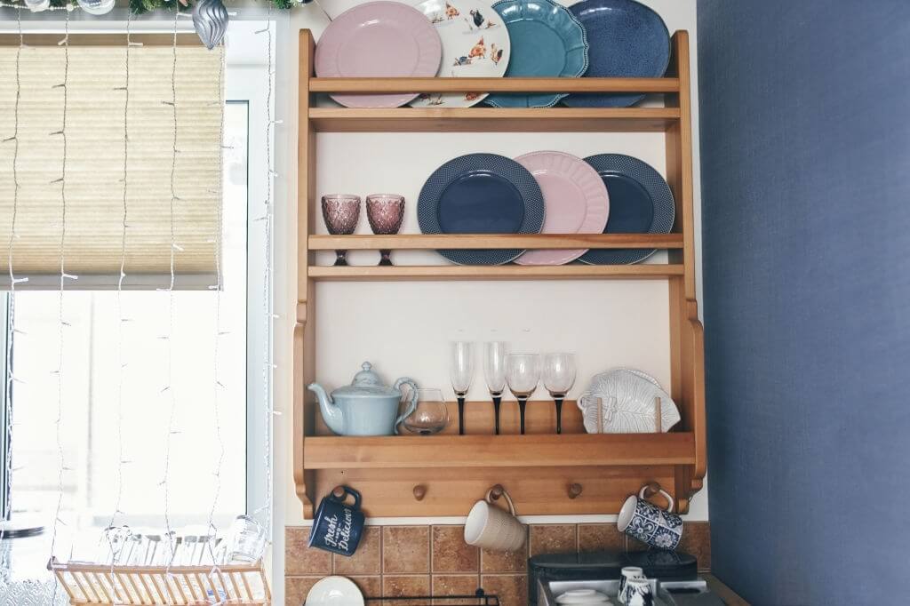 6. Open shelves in the kitchen