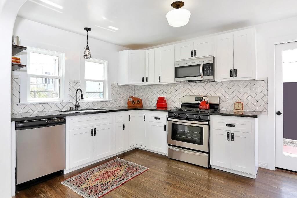 Which Apron Is Best For A White Kitchen? 30 Possibilities With Photos.